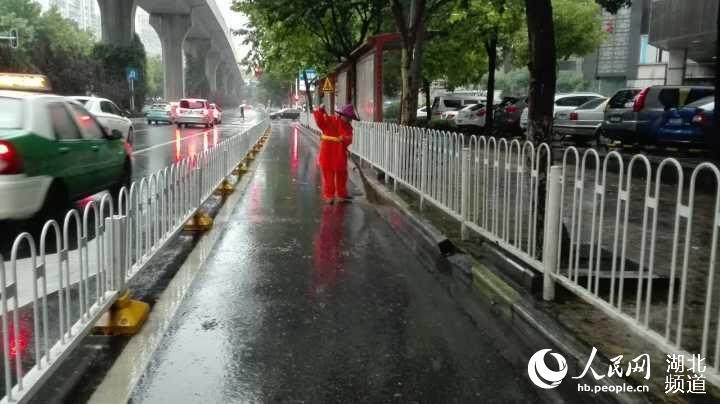 武汉渍水路段应对雨季挑战，最新通知保障市民安全出行